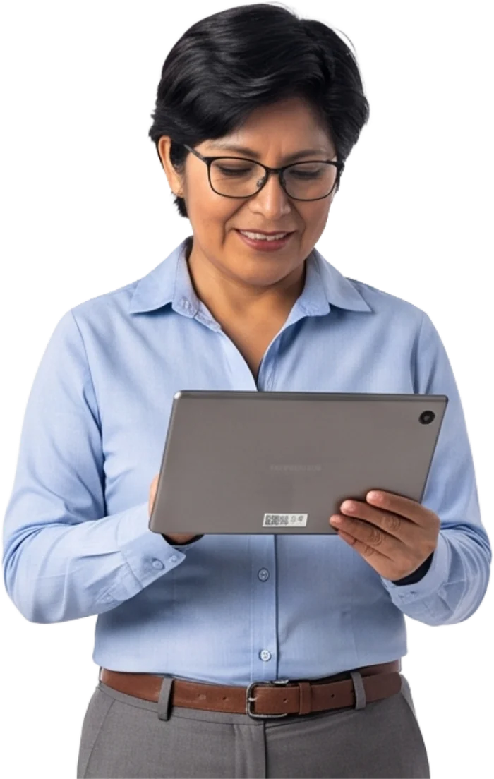 Docente usando tucolegio.pe en una tablet